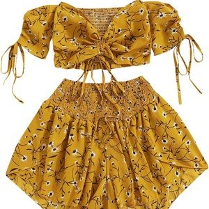 Boho Floral Two Piece Outfit Off Shoulder Drawstring Crop Top and Shorts Set 🌼